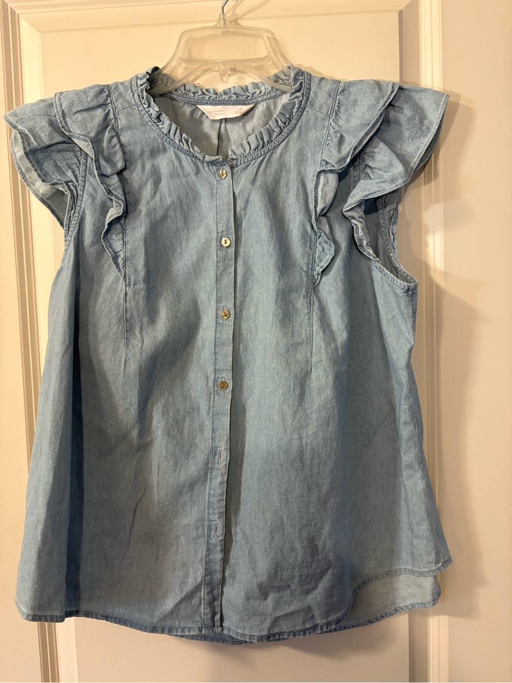 LC Lauren Conrad Light Blue Ruffle Sleeve Chambray Top Size M